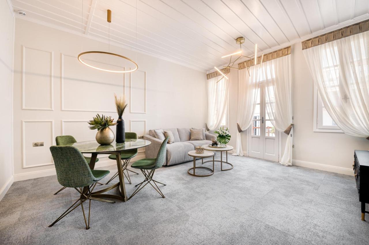Mavrogenous Luxury Apartments นาฟปลิโอ ภายนอก รูปภาพ