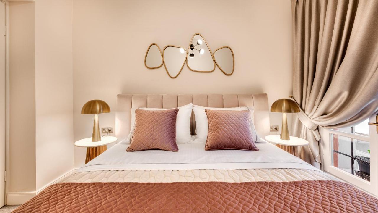Mavrogenous Luxury Apartments นาฟปลิโอ ภายนอก รูปภาพ