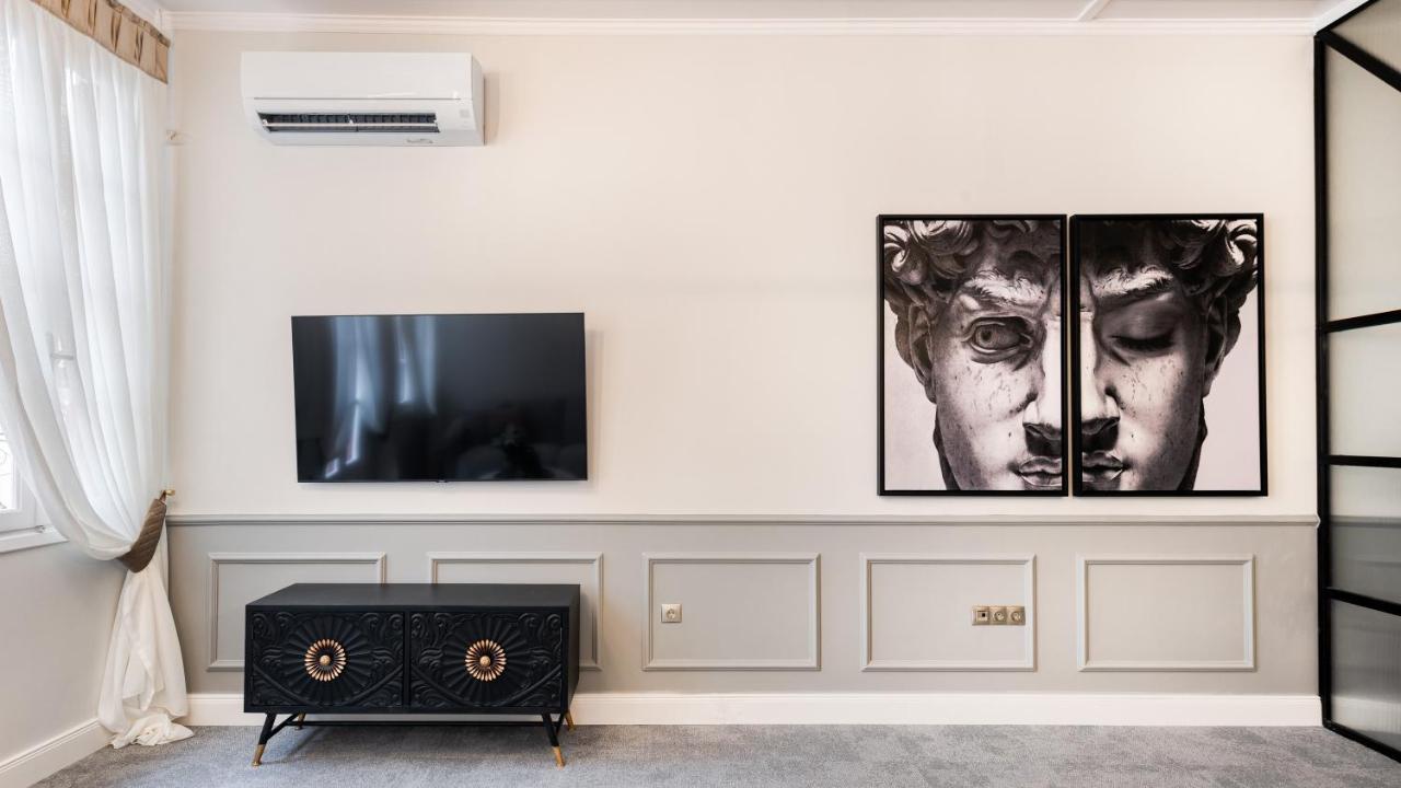 Mavrogenous Luxury Apartments นาฟปลิโอ ภายนอก รูปภาพ
