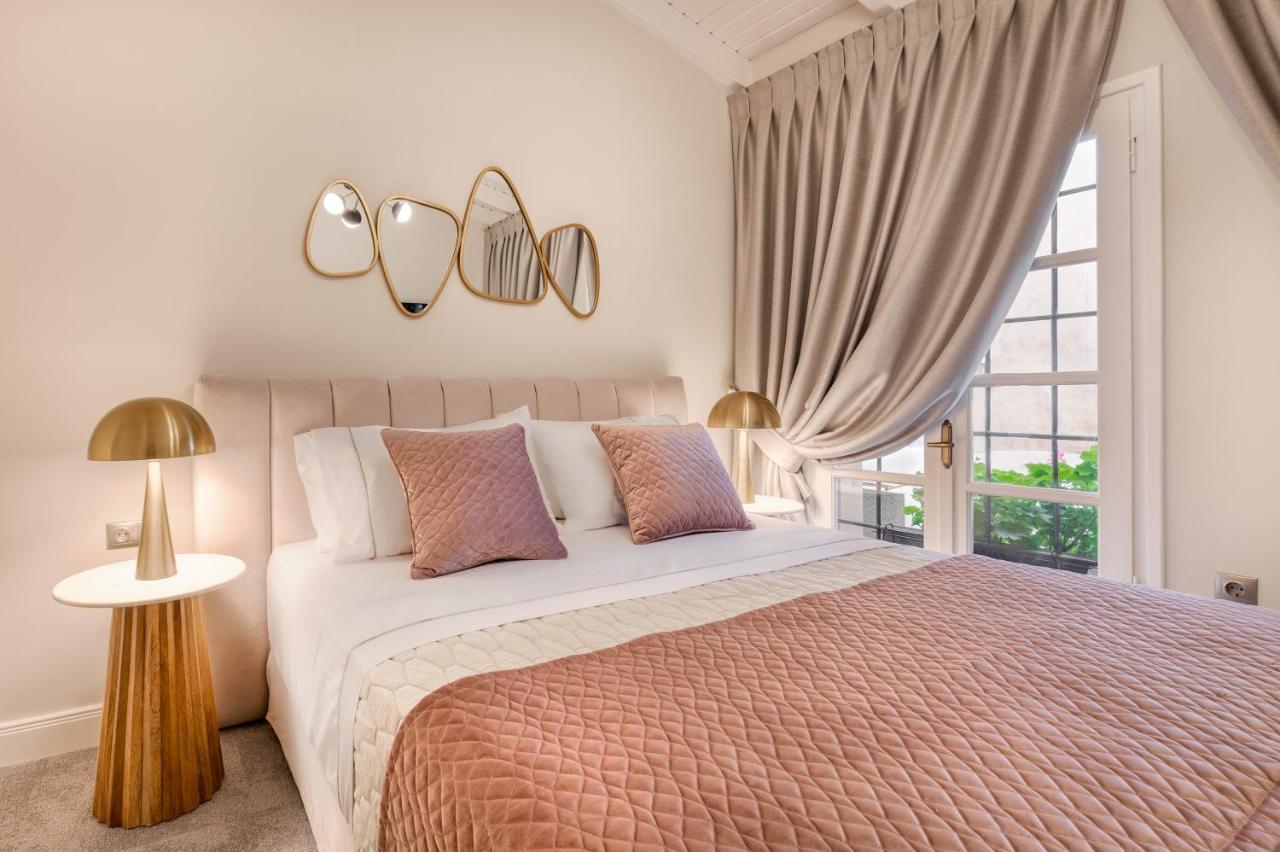 Mavrogenous Luxury Apartments นาฟปลิโอ ภายนอก รูปภาพ