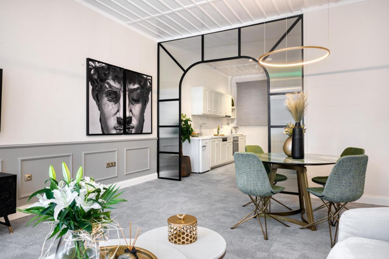 Mavrogenous Luxury Apartments นาฟปลิโอ ภายนอก รูปภาพ