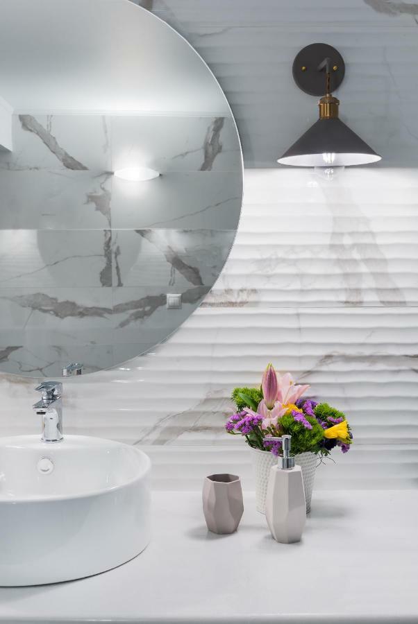 Mavrogenous Luxury Apartments นาฟปลิโอ ภายนอก รูปภาพ