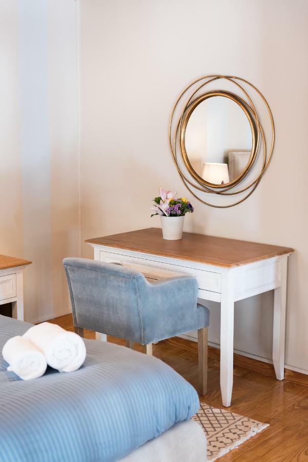 Mavrogenous Luxury Apartments นาฟปลิโอ ภายนอก รูปภาพ